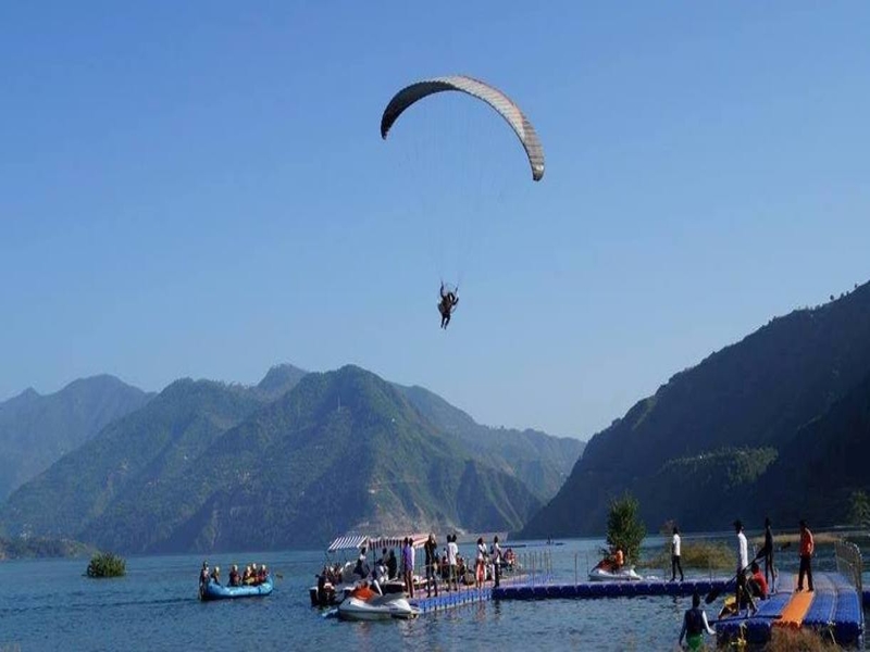 Paragliding in Tehri Dam